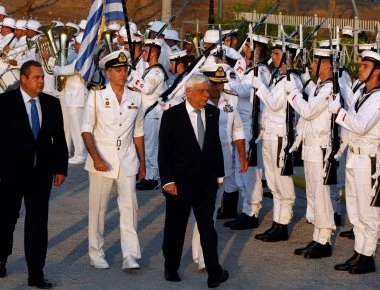 Ο ΠτΔ Π.Παυλόπουλος επιθεωρεί τον ελληνικό Στόλο (βίντεο)